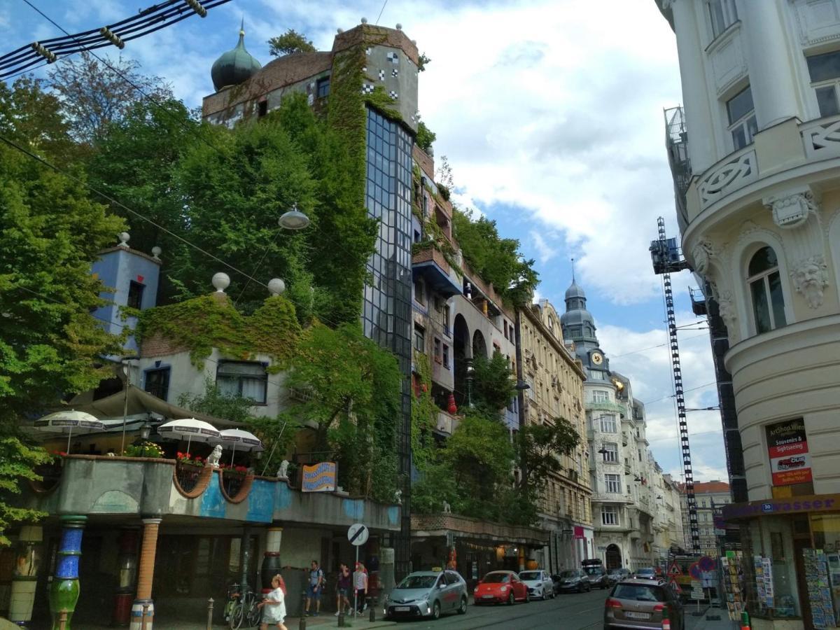 Apartment Center ! 2 Stops From The Center! Wien